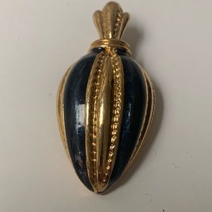 💙 $10 SALE Beautiful vintage Avon pendant